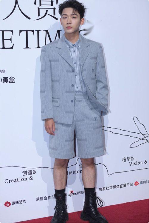 男明星照片全身,探寻男明星的时尚风采与独特魅力