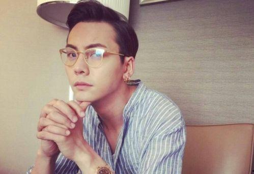 上海戴眼镜的网红男,上海眼镜网红男生的时尚魅力之旅