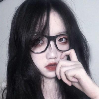 跳舞女网红戴眼镜照片,揭秘网红舞者独特风采