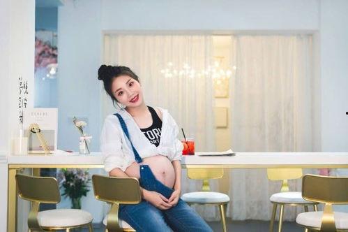 明星孕妇判断男女,性别揭晓，一家三口幸福满满