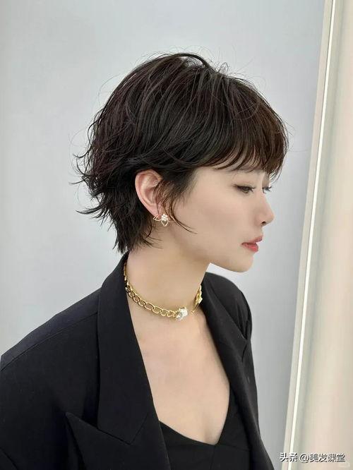 今日头条短发搭配图,解锁时尚短发造型秘籍