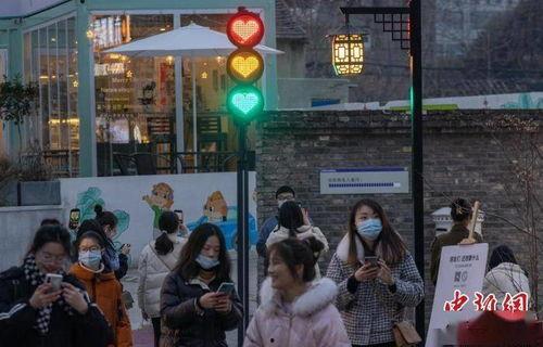 网红上海红绿灯图片,街头艺术与交通规则的完美融合