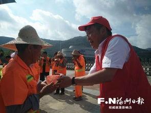 合肥环卫工吃瓜,合肥环卫工共享清凉瓜果温情瞬间